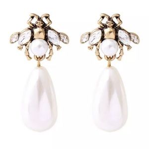 Bee pierced earrings - dangle